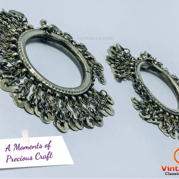 Single Vintage Kuchi Bangle Bracelet: Afghan Tribal Jewelry with Tassels - Picture 3 of 13